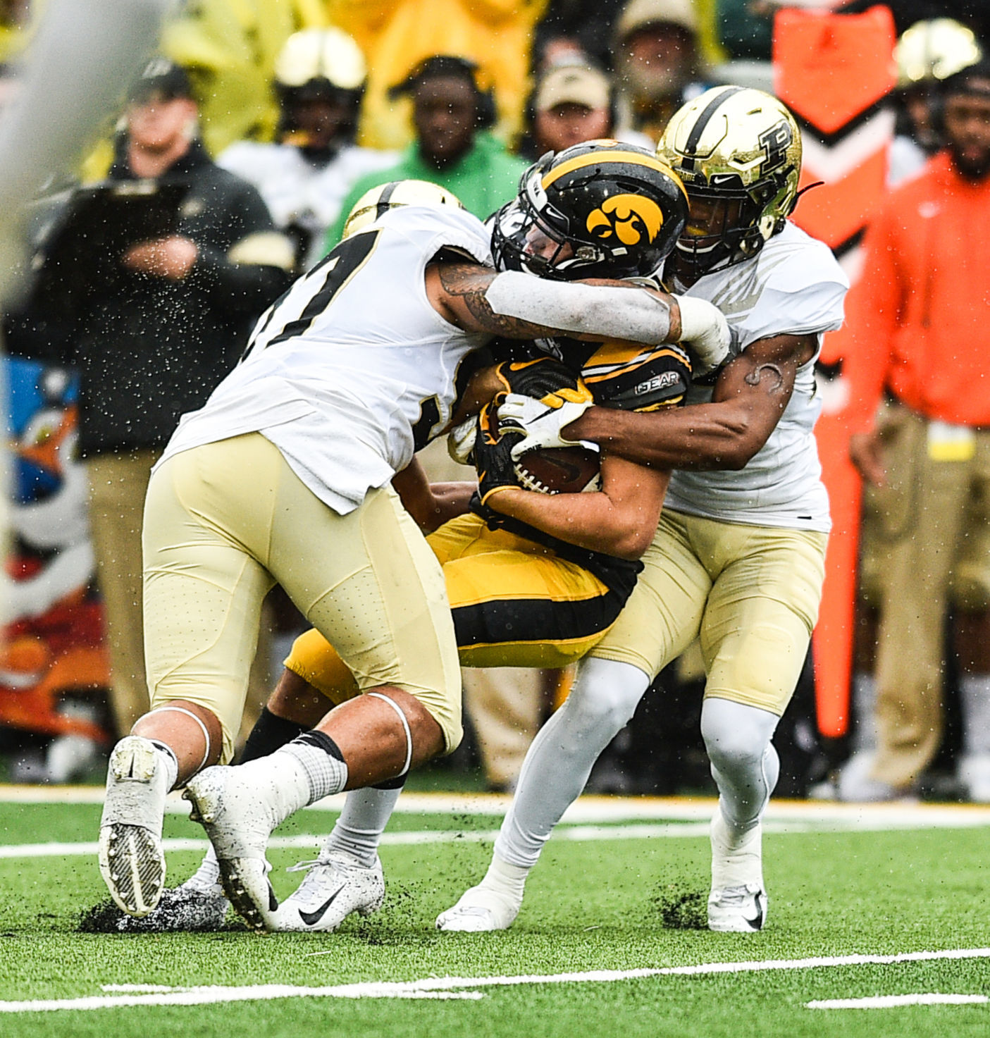101919-qct-spt-purdue-ia-foot-066a.jpg